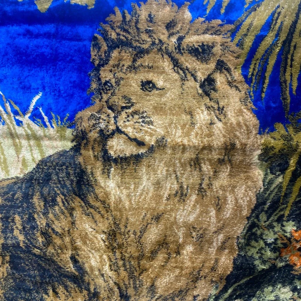 VTG Majestic Lion Family Regal Scene Velvet Velour‎ Tapestry Wall Hanging Carpet